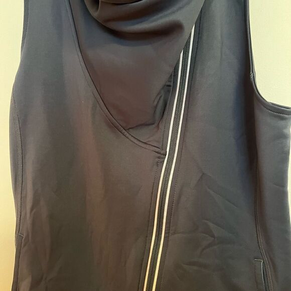 Limited Edition Calia Zipper Vest - Picture 3 of 4